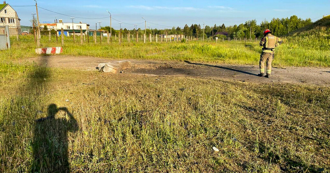 Den här bilden, som har publicerats av Moskvaregionens guvernör, sägs visa platsen där en av drönarna slog ned tidigt på onsdagsmorgonen. Ryssland: Drönare stoppade utanför Moskva