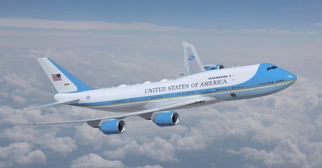 Den här modellbilden som tillhandahållits av amerikanska flygvapnet visar hur det nya presidentplanet Air Force One kommer att se ut. President Joe Biden har själv valt färgerna blått och vitt, vilket också är färgerna på det nuvarande presidentplanet. Blått och vitt när Joe Biden själv får bestämma