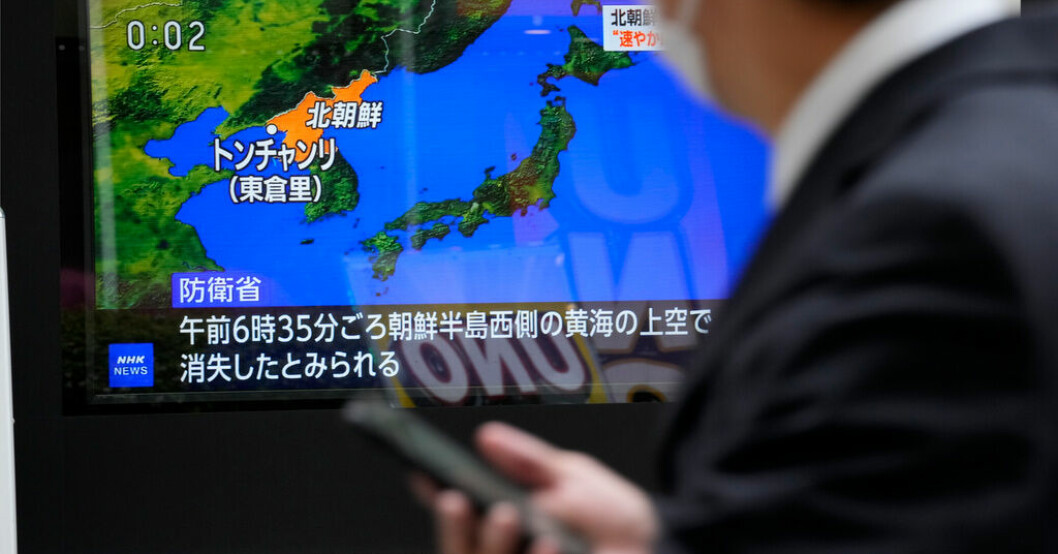 Den nordkoreanska satellit som under våren kraschade i havet väster om Koreahalvön hade inte kunnat användas i militärt syfte, enligt sydkoreanska myndigheter. Arkivbild från japansk tv. Sydkorea: Spionsatellit "utan militär nytta"