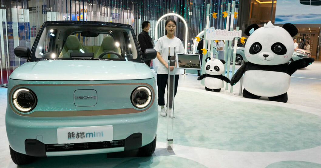Den nya elbilsmodellen Panda Mini från Geely, ägare till Volvo, presenteras på bilmässan i Shanghai. Kina pressar elbilsbranschen – priskrig att vänta