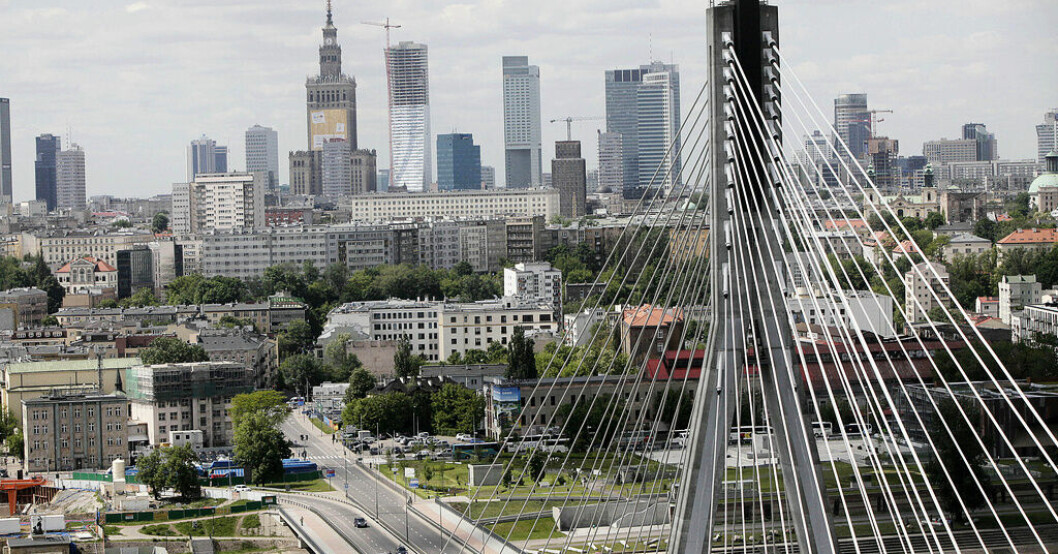 Den polska zlotyn tillhör vinnarna på valutamarknaden efter oväntat låg inflation i april, men riskerna är stora varnar Goldman Sachs strateger. Arkivbild på Polens huvudstad Warszawa. Varning för stark polsk zloty