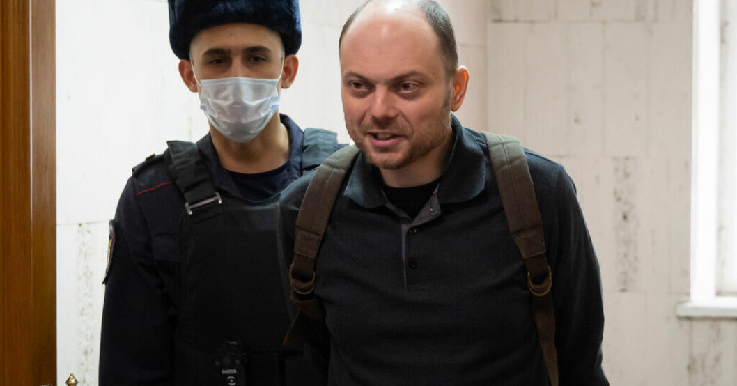 Den ryske oppositionspolitikern Vladimir Kara-Murza i rätten i Moskva i februari. Arkivbild. Rysk regimkritiker innan dom: Ångrar inget