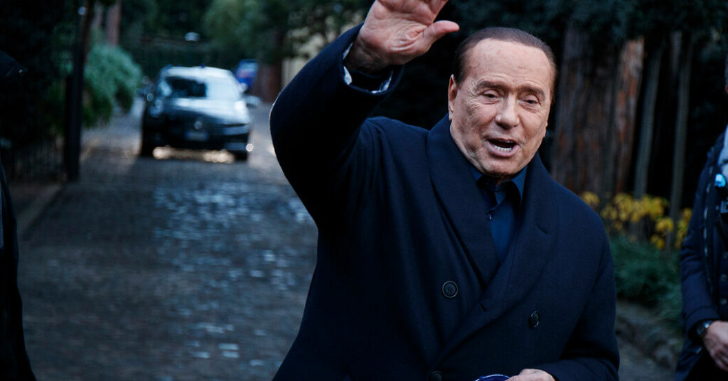 Den tidigare italienske premiärministern Silvio Berlusconi har skrivits ut från sjukhuset San Raffaele i Milano. Arkivbild. Berlusconi lämnar sjukhuset
