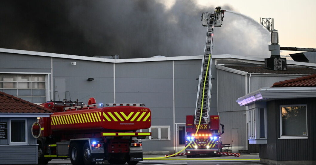 Det brinner kraftigt i ett byggvaruhus i Malmö Kraftig brand i byggvaruhus i Malmö