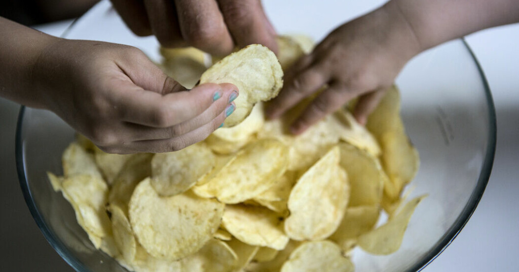Det handlar om "ett mindre parti" med avvikelse, enligt Svenska lantchips. Arkivbild. Chips återkallas – kan innehålla mjölk