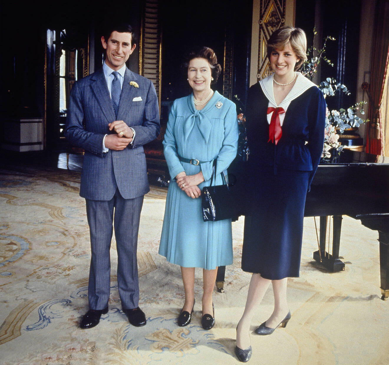 Prins Charles, drottning Elizabeth II och prinsessan Diana.