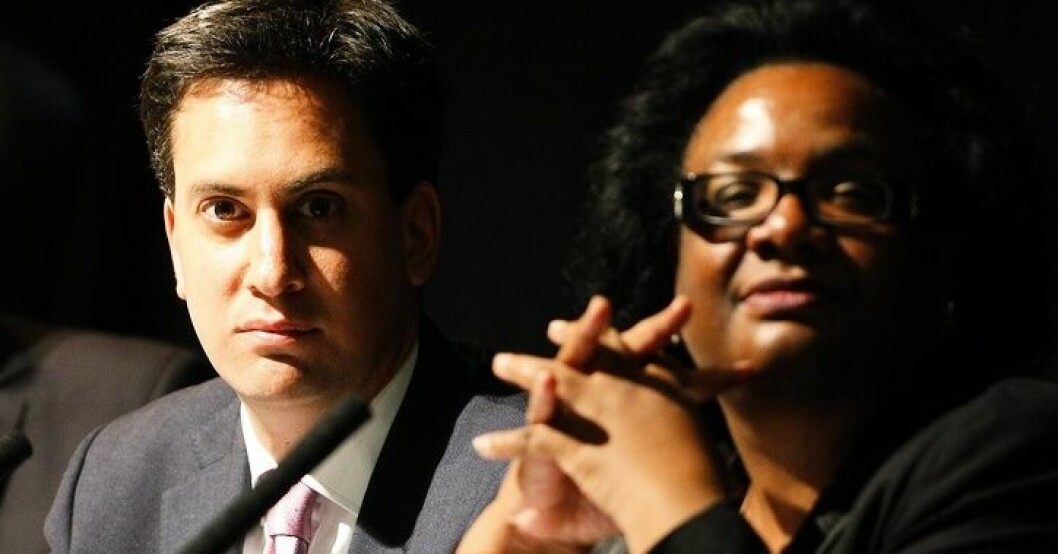 Diane Abbott, här tillsammans med Labours förre partiledare Ed Milliband 2010. Arkivbild. Nya anklagelser om rasism inom Labour