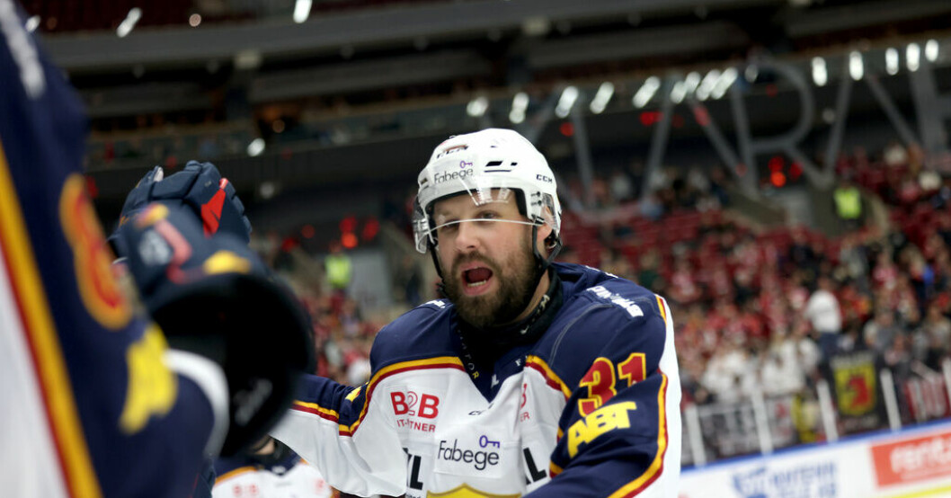 Dick Axelsson, här i Djurgårdens tröja, har debuterat för Väsby. Arkivbild. Poäng för Axelsson i Väsbydebut