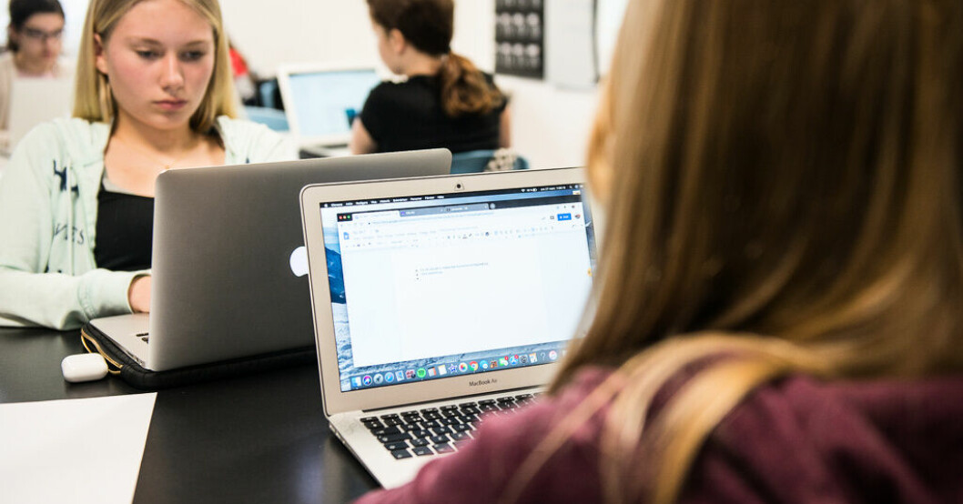 Digitaliseringen i skolan delar forskarvärlden. Arkivbild. Skärmar i skolan delar experterna