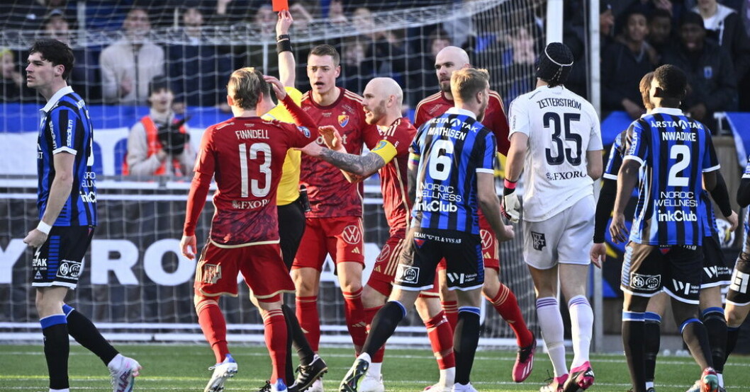 Djurgårdens målvakt Jacob Widell Zetterström fick rött kort mot Sirius. Djurgården kryssade efter målvaktens utvisning