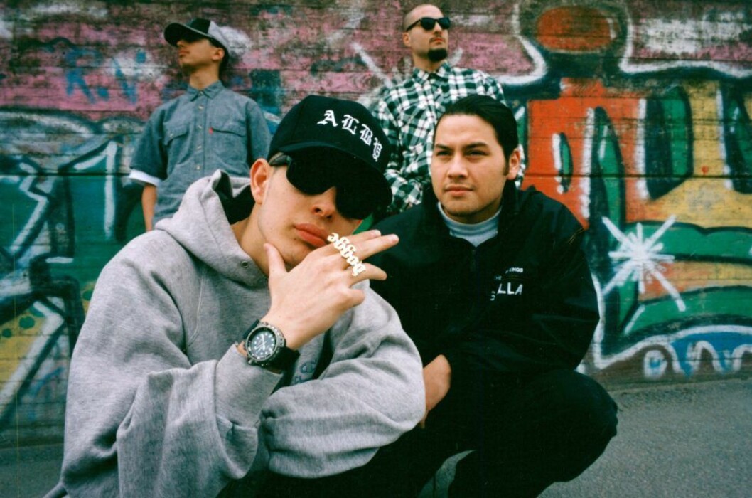 Dogge Doggelito med Latin Kings i förorten. Dogge med Latin Kings i orten