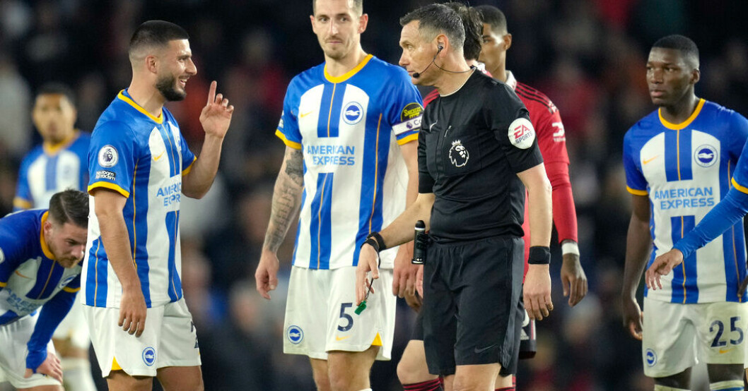 Domaren Andre Marriner var i fokus då Brighton vann mot Man United. United föll efter sent straffdrama