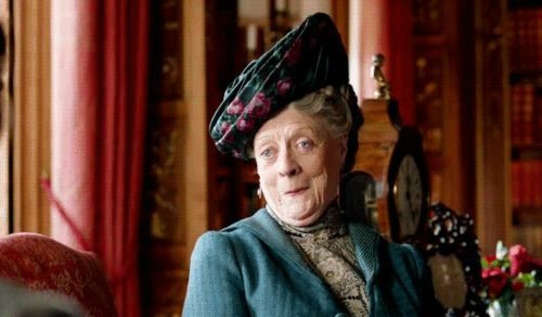 Via: <a href="http://giphy.com/gifs/downton-abbey-maggie-smith-fO6VhyBeUbLj2">Giphy</a> downton333