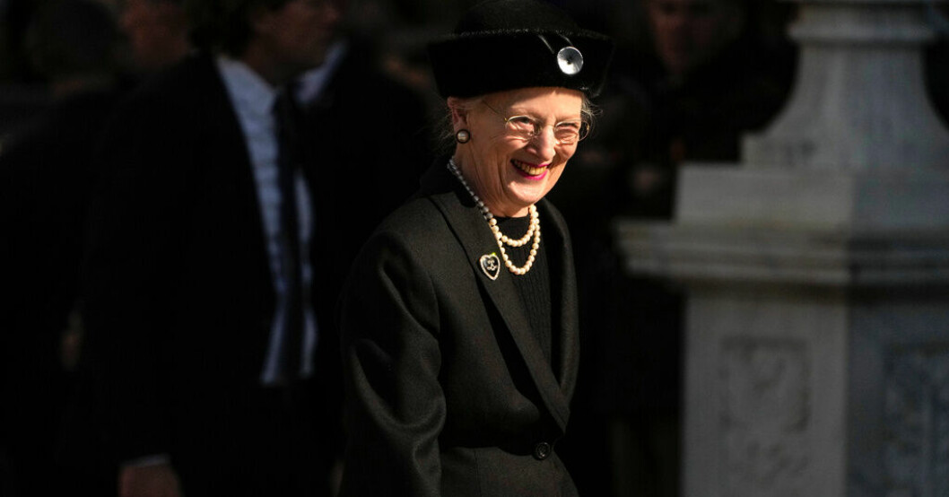 Drottning Margrethe II under begravningen av Greklands exkung Konstantin i januari. Danska drottningen "stabil" efter ryggoperation