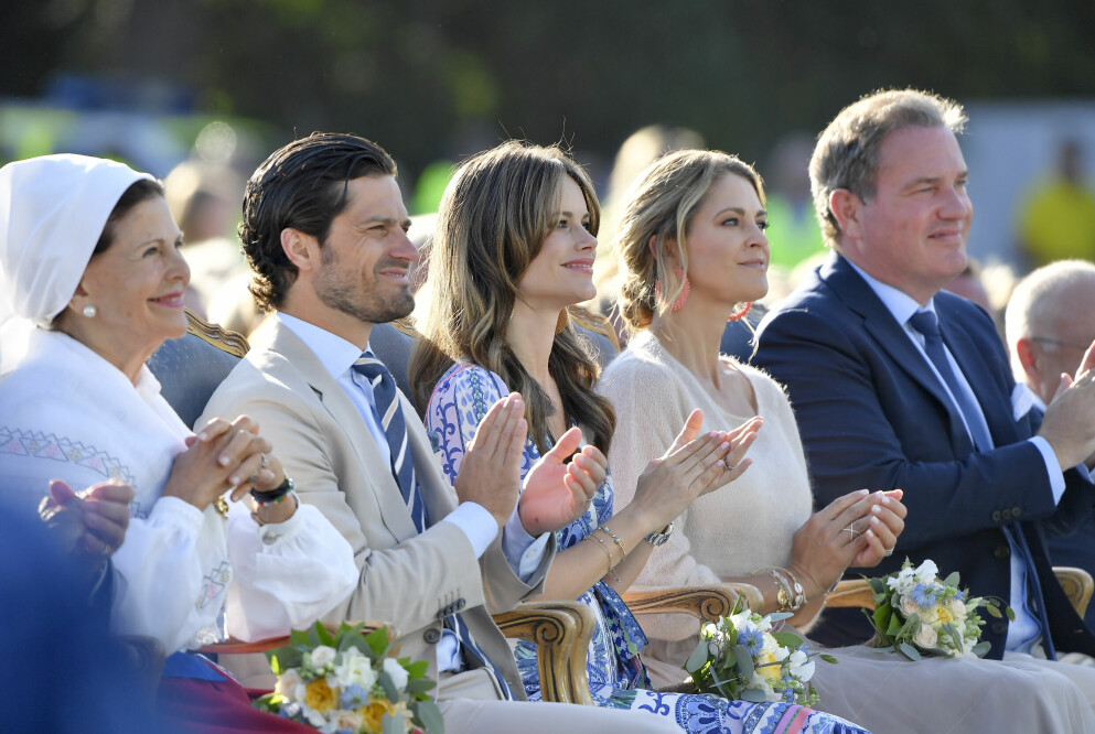 Drottning Silvia, prins Carl Philip, prinsessan Sofia, prinsessan Madeleine och Chris O'Neill på Borgholm, Öland år 2019 för firandet av Victoriadagen i samband med kronprinsessan Victorias 42-årsdag. Drottning Silvia, prins Carl Philip, prinsessan Sofia, prinsessan Madeleine och Chris O'Neill på Borgholm, Öland år 2019 för firandet av Victoriadagen i samband med kronprinsessan Victorias 42-årsdag.