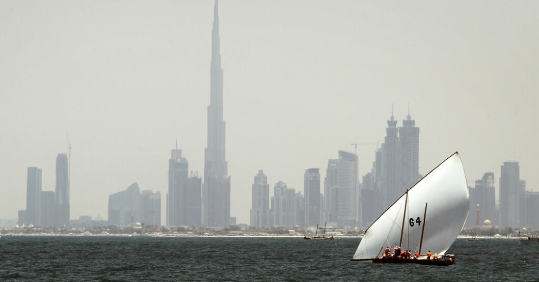 Dubais stadssiluett. Arkivbild. Nummerplåt såld för 155 miljoner kronor