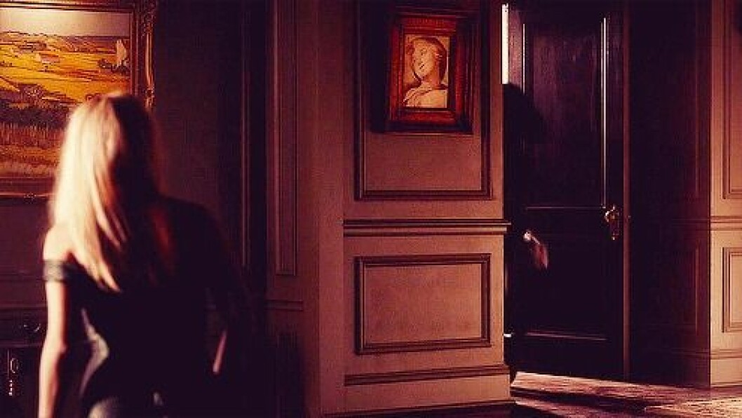 Via: <a href="http://giphy.com/gifs/angry-claire-holt-throw-vCGwm2KMZYtgY">Giphy</a> dumpa2