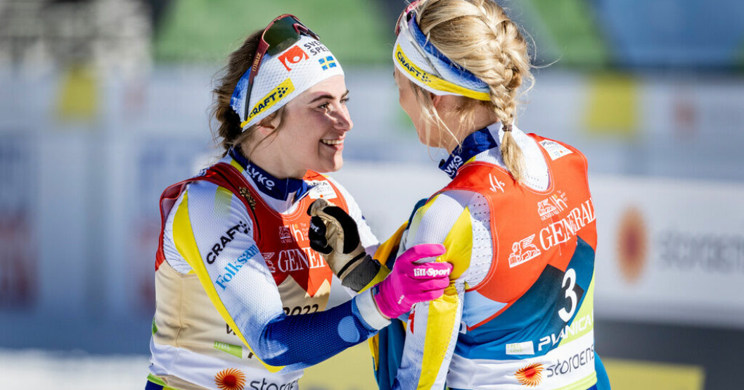 Ebba Andersson och Frida Karlsson. Andersson och Karlsson hoppar av femmilen