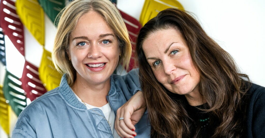 Ebba Kleberg von Sydow och Titti Schultz är programledare för Sveriges Radios nya podcast "Monarkerna". Glamour och nörderi i ny kungapodcast