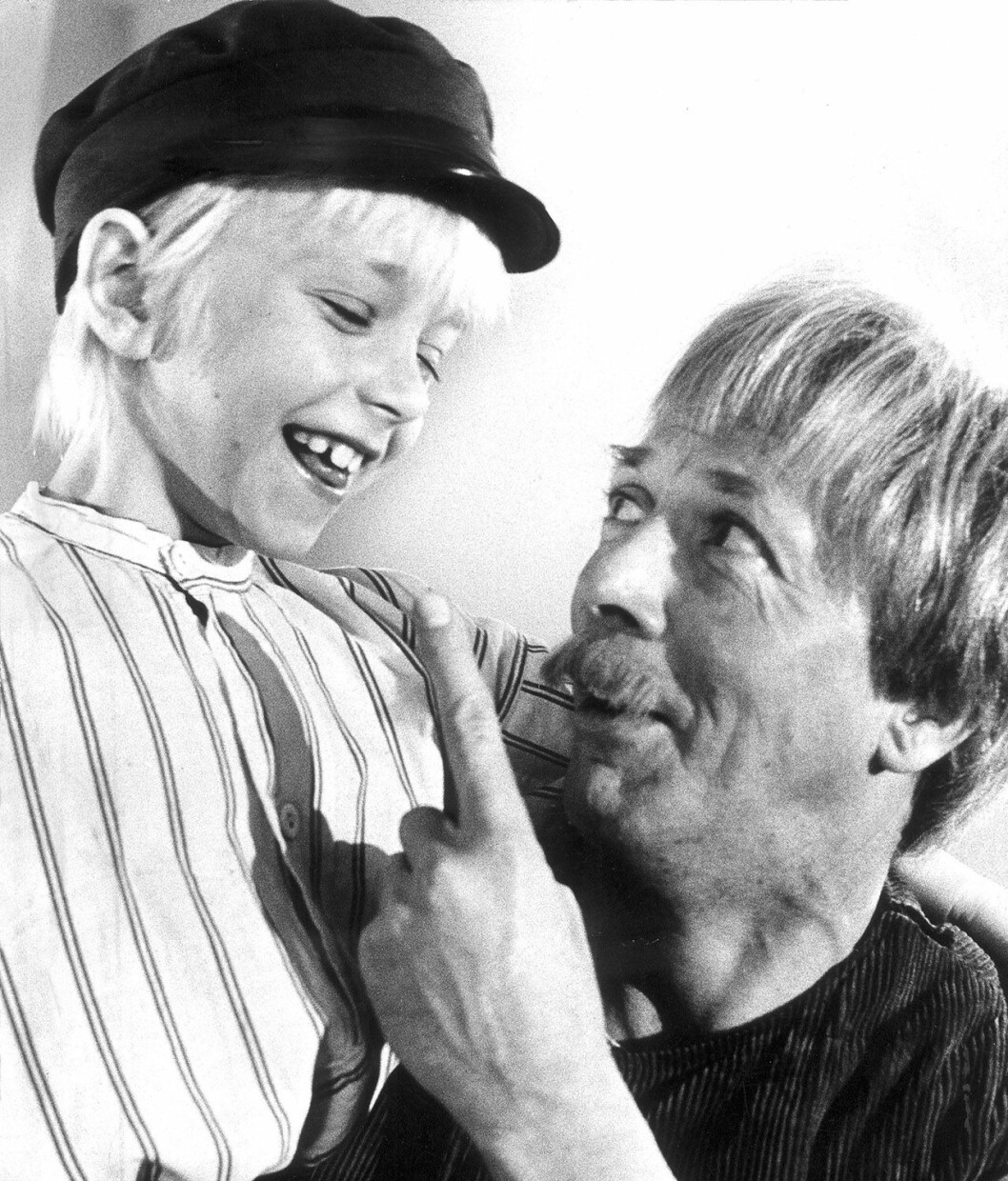 Allan Edwall som Anton och Jan Ohlsson som Emil i Emil i Lönneberga. <strong>Foto: Ove Jonsson/Sydsvenskan/TT</strong> Allan Edwall som Anton och Jan Ohlsson som Emil i Emil i Lönneberga.