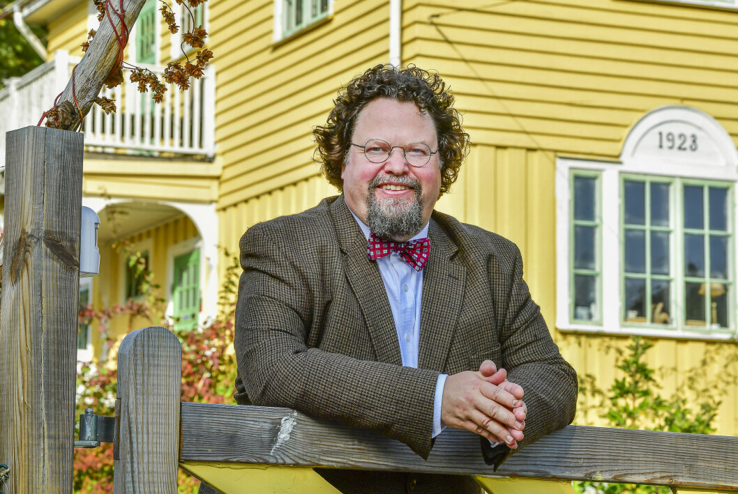 Edward Blom vill hellre se att alkohol ska kunna köpas i vanliga butiker.