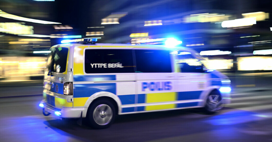 Efter ett stort polispådrag med bilar och helikopter kunde polisen gripa en man i 20-årsåldern, som nu är anhållen misstänkt för grovt vapenbrott. Arkivbild. Man gripen misstänkt för grovt vapenbrott