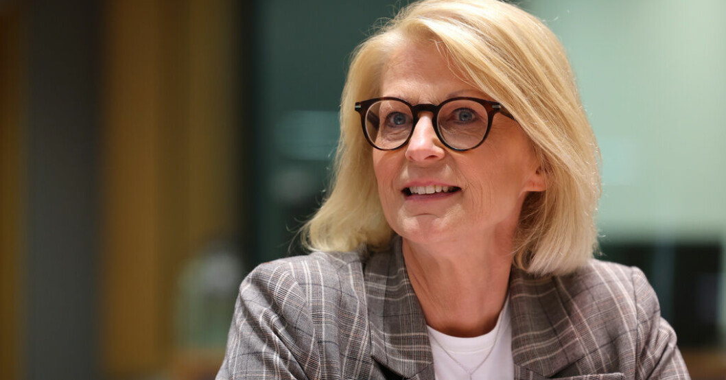Elisabeth Svantesson på plats i Bryssel för möte med EU:s finansministrar på tisdagen. Svantesson: Inget miljardbesked före sommaren