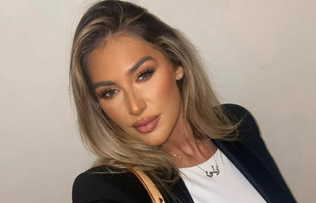 Elle Edwards, 26, träffades av gärningsmannen skott när hon firade in julen med vänner. Elle Edwards.