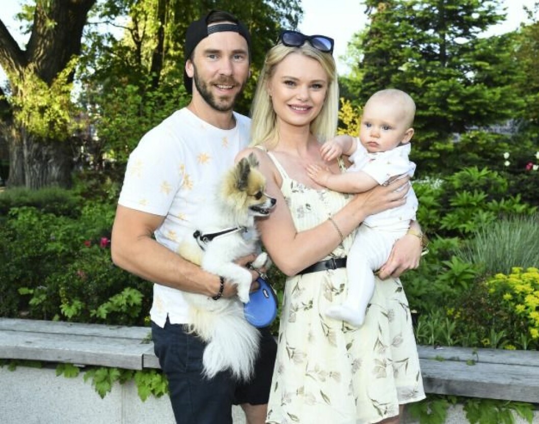 Ellinor Bjurström, Jimmy Olsson och resten av familjen i trädgården