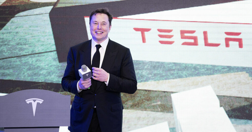 Elon Musk vid ett tidigare besök på Tesla-fabriken i Shanghai. Arkivbild. Elon Musk träffar kinesiska ministrar