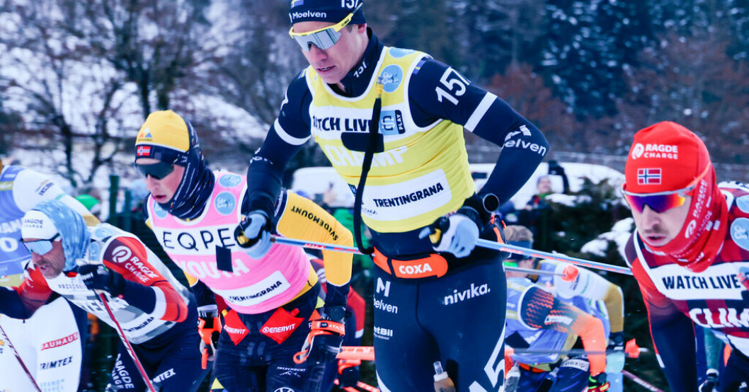 Emil Persson, i den gula ledarvästen, hade en tung dag i Bikebeinerrennet. Arkivbild. Persson njöt av säsongens sämsta lopp
