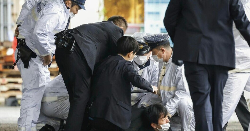 Rökbomb kastad mot Japans premiärminister