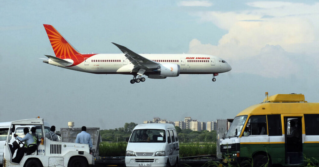 En 787 Dreamliner tillhörande Air India flyger in för landning. Arkivbild. Air India nära jätteköp av nya flygplan