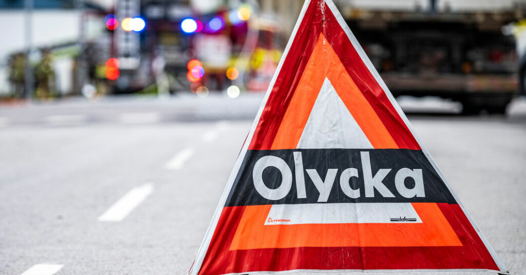 En anmälan om vårdslöshet i trafik är upprättad. Arkivbild. Äldre man livshotande skadad i frontalkrock