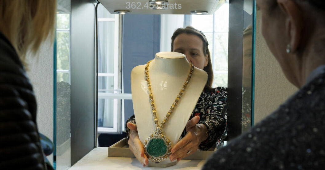 Nazistkopplade smycken såldes för miljardbelopp