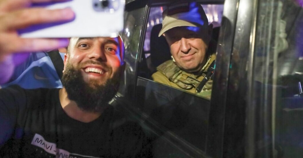 En boende i Rostov-vid-Don knäpper en selfie med Jevgenij Prigozjin i samband med Wagnerstyrkornas uttåg ur staden. Uppgifter: USA visste om Wagners planer
