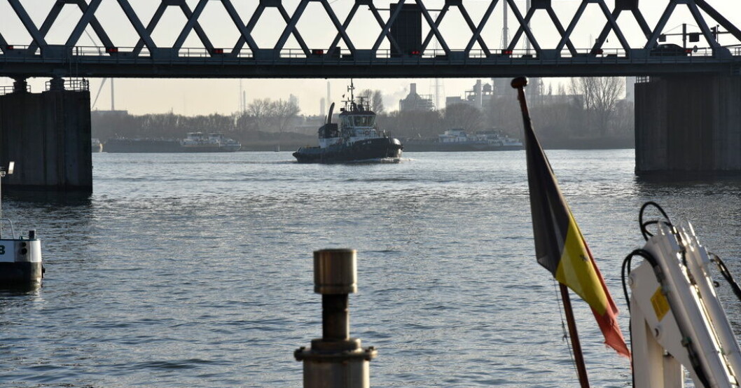 En bogserbåt på Schelde-floden i Antwerpen. Hamnen här är Europas näst största och samtidigt inkörsport för en stor del av den narkotika som smugglas till EU. Här kommer knarket till Europa