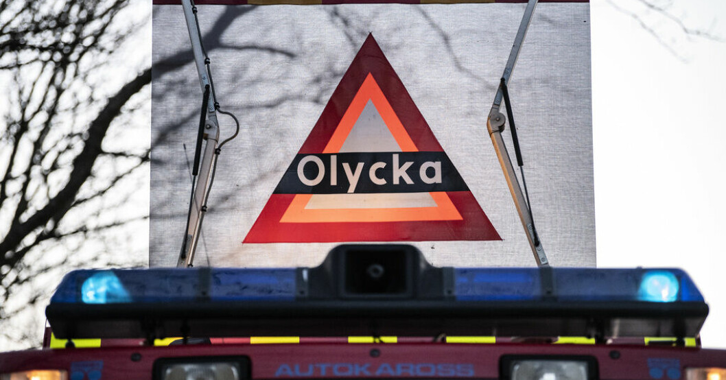 En person har omkommit i en trafikolycka. Arkivbild. En död i olycka – bil började brinna