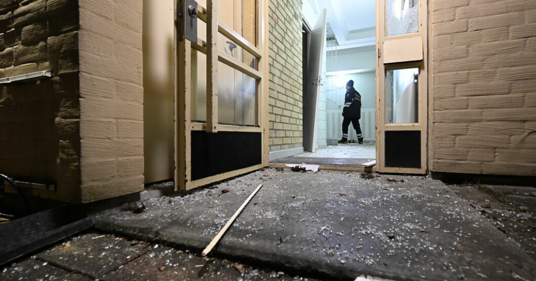 En explosion inträffade på fredagskvällen vid en entré till ett flerfamiljshus i Helsingborg. Explosion vid bostadshus i Helsingborg