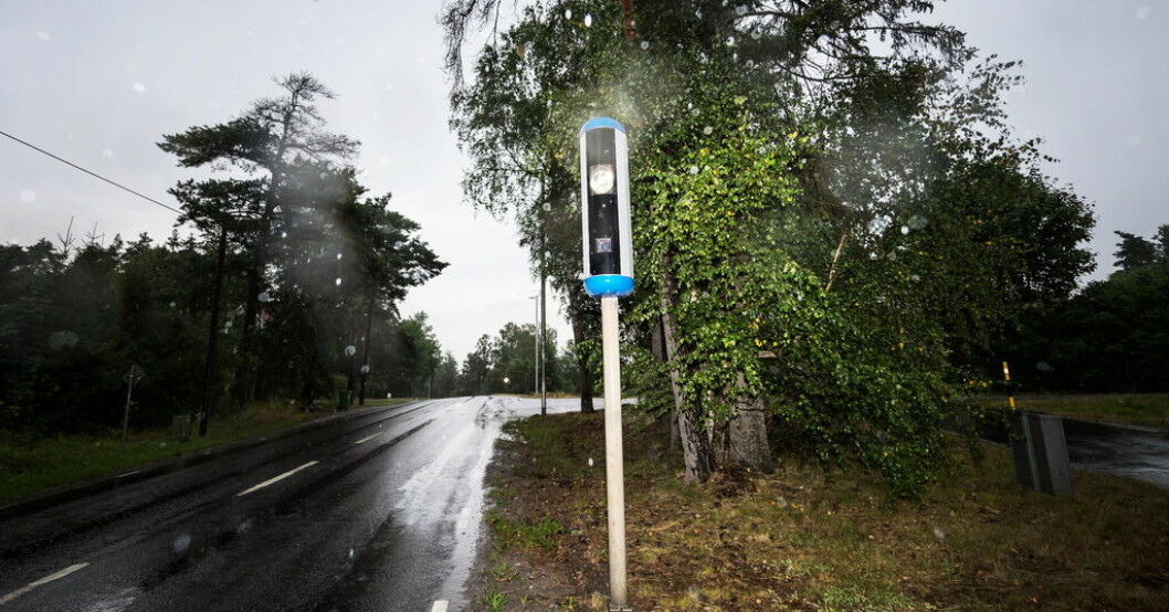 En fartkamera i Tumba söder om Stockholm. Arkivbild. Fartkamerorna i Sverige har dubblerats