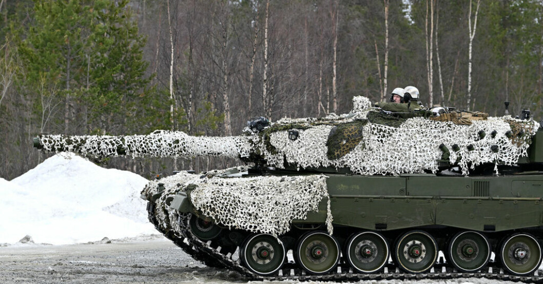 En finländsk stridsvagn av typen Leopard 2A4. Arkivbild. Sex spanska stridsvagnar på väg till Ukraina