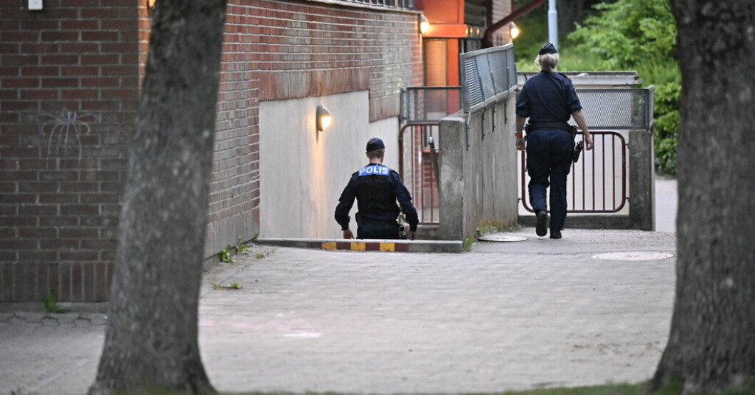 En flicka har fallit från ett skoltak i Svedala. Flicka föll från skoltak – förd till sjukhus