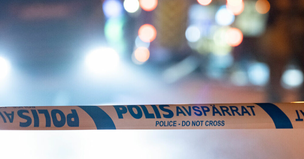 En garagelänga totalförstördes under en brand som startade vid 04-tiden på söndagen i Falköping. Arkivbild. Kraftig brand i Falköping – garagelänga förstörd