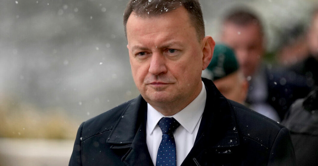 En grupp utländska medborgare har gripits i Polen, misstänkta för att ha spionerat för Rysslands räkning. Arkivbild på försvarsminister Mariusz Blaszczak. Ryskt spionnätverk sprängt i Polen