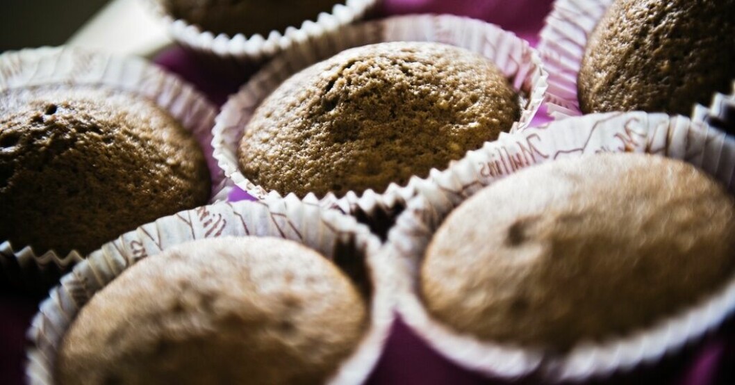 En kvinna hade fått haschmuffins av sin chef och lagt dem hemma i frysen – utan att varna de andra i familjen. Arkivbild på vanliga muffins. Ambulansfärd efter muffinsfika – två åtalas
