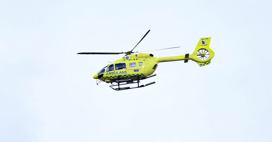 En kvinna har förts till sjukhus med ambulanshelikopter. Arkivbild. Kvinna hittad i sjö – förd till sjukhus