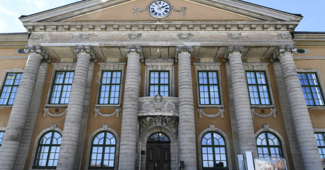 En man i Blekinge har häktats för mord och mordförsök i samband med en fest utanför Karlshamn i fredags. Arkivbild. Man häktas efter knivmord i Karlshamn