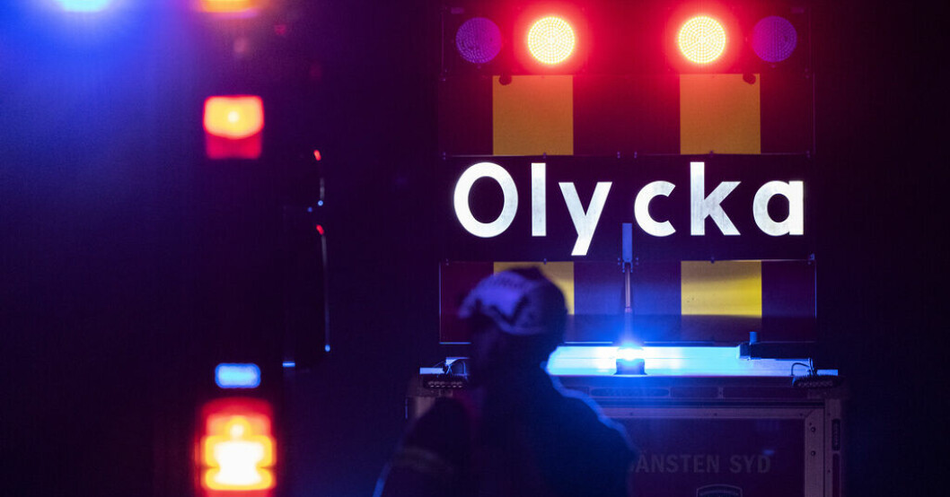 En olycka med en personbil och en buss inträffade på riksväg 52 söder om Kumla. Arkivbild. Två döda i trafikolycka med buss i Kumla