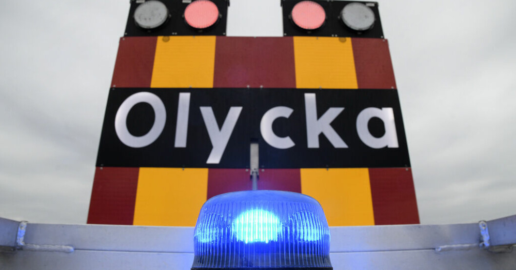 En person fördes med ambulanshelikopter till sjukhus efter en trafikolycka. Arkivbild. En allvarligt skadad efter krock