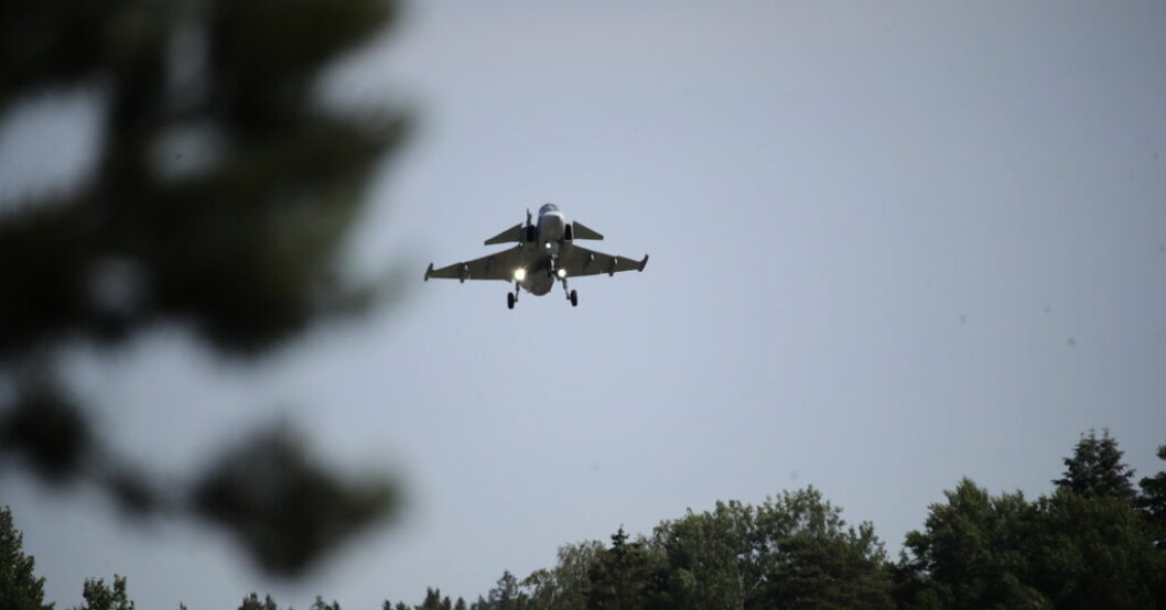 En pilot vid Blekinge flygflottilj fick en laserstråle i ögat. Händelsen utreds som luftfartssabotage. Arkivbild. Laser mot militärflyg – pilot träffad i ögat